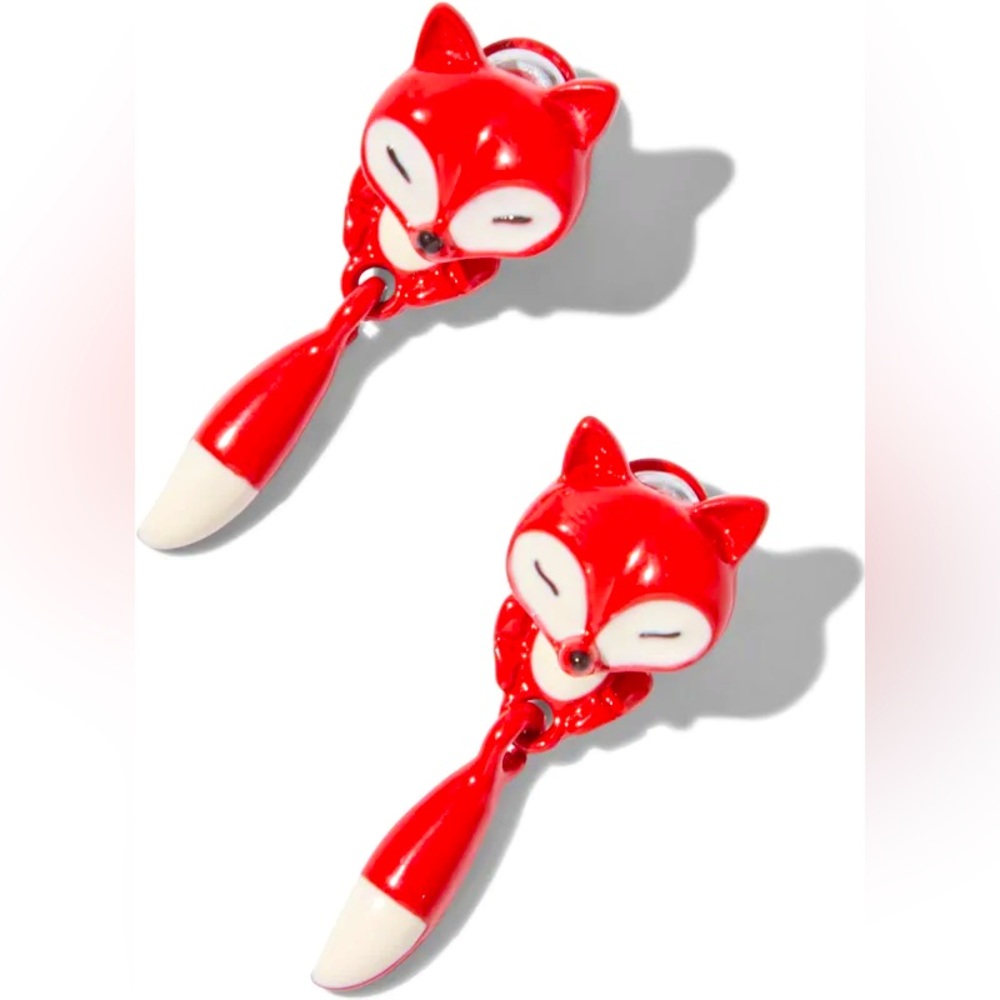 These are fox earrings that detach at the head.